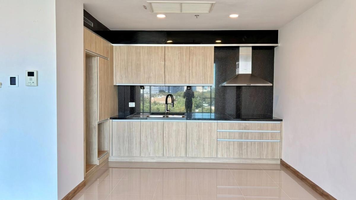 ขายคอนโด The Cove 2 ห้องนอน FQ