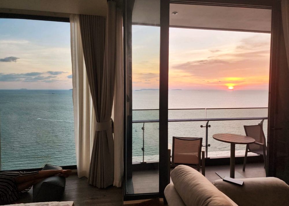 KT0363🦀AROM วงศ์อมาตย์🏖️1ห้องนอน 47.6ตรม ชั้น42🌊วิวทะเล พร้อมเฟอร์นิเจอร์