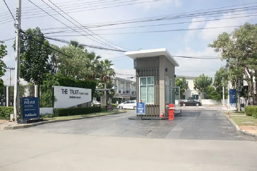 The-Trust-Srinakarin-Phraeksa