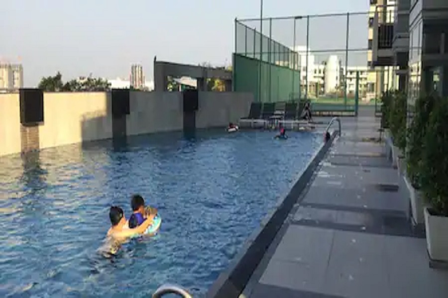 Ri-vie-ra-Condominium