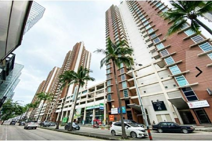 Ri-vie-ra-Condominium